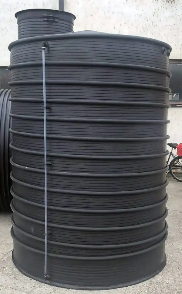 vertikalni-plasticni-rezervoar-sa-nivokazom-600×966 vertikalni plasticni rezervoari sa nivokazom